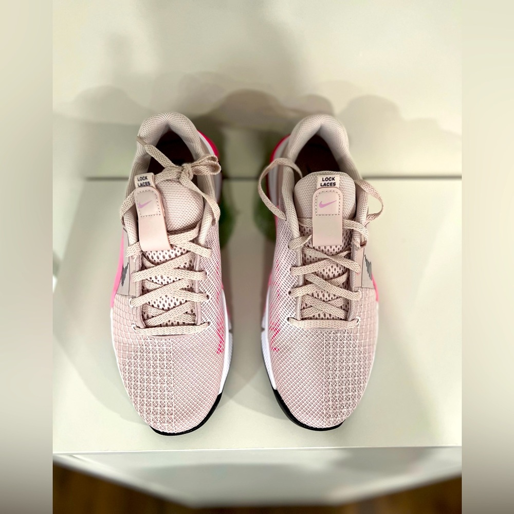 WOMEN'S NIKE METCON size 6.5